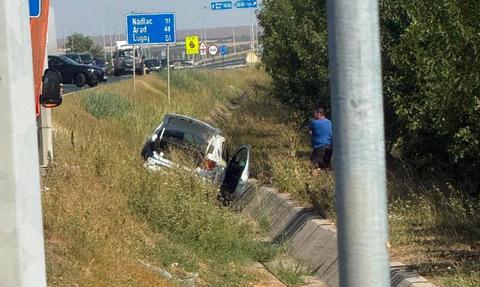 Timişoara: Maşină de Poliţie, lovită de un autoturism şi aruncată într-un şanţ de la marginea drumului - FOTO