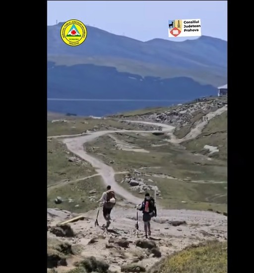 Imagini cu turişti care au urcat pe munte având cu ei trotinete, surprinse pe platoul Bucegi - FOTO, VIDEO