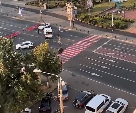 Ploiești: Ambulanță care transporta la spital un adolescent înjunghiat, oprită în zona centrală și redirecționată din cauza zilelor orașului - VIDEO