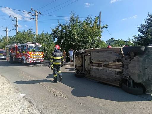 O femeie şi trei copii, transportaţi la spital după un accident în judeţul Iaşi