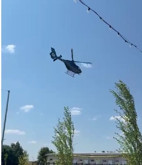 UPDATE - Un elicopter a aterizat în incinta unui centru de echitaţie din judeţul Constanţa, provocând pagube / Nu s-au înregistrat victime / Aparatul de zbor ar fi preluat fiica unui om de afaceri - VIDEO