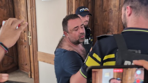 Procurorul de la Parchetul de pe lângă Tribunalul Caraş Severin reţinut pentru mai multe infracţiuni legate de nerespectarea regimului armelor, susţine că ”Mafia din Banat” încearcă să îl asasineze - FOTO, VIDEO