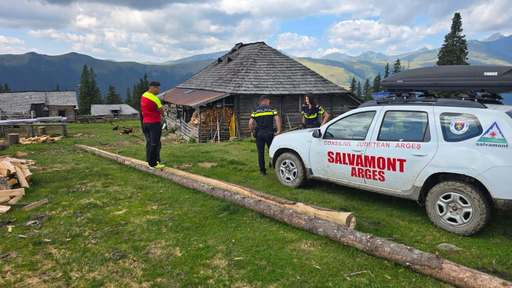 Cioban dispărut de la o stână din zona Arefu, căutat inclusiv cu drona cu termoviziune şi cu un cîine specializat – FOTO / VIDEO