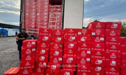 Ţigări de contrabandă, în valoare de peste 6 milioane de lei, găsite de poliţiştii de frontieră de la Giurgiu într-un autocamion condus de un ucrainean/ Bărbatul a fost arestat preventiv