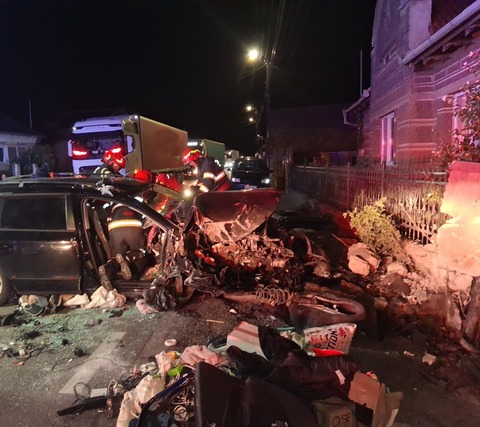 Bihor: Două persoane, transportate la spital după un accident produs la Tinăud/ O femeie, în stare gravă