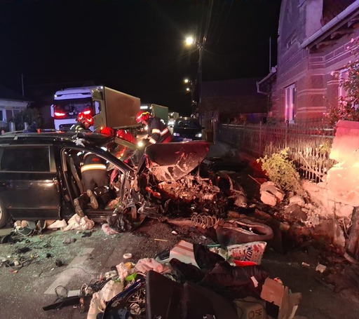 Bihor: Două persoane, transportate la spital după un accident produs la Tinăud/ O femeie, în stare gravă