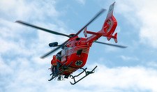 UPDATE - Constanţa: Patru persoane, între care doi poliţişti, rănite într-un accident/ Agenţii urmăreau în trafic un şofer care conducea haotic, iar la un moment dat autospeciala s-a răsturnat şi a luat foc
