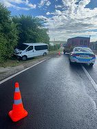 Microbuz în care se aflau nouă persoane, implicat într-un accident rutier pe autostradă, în judeţul Cluj. Patru persoane au nevoie de îngrijiri medicale
