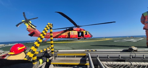 O persoană care acuza o stare de rău, la bordul unei nave din zona Neptun Deep din Marea Neagră, salvată cu un elicopter Black Hawk al IGAv şi transportată la spital
