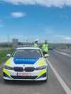 Bucureşti: Tânăr de 17 ani care conducea, fără a avea permis, o motocicletă neînregistrată, prins de poliţişti după o urmărire în trafic/ El a lovit o autospecială de Poliţie, dar a încercat în continuare să fugă, fiind imobilizat şi dus la spital