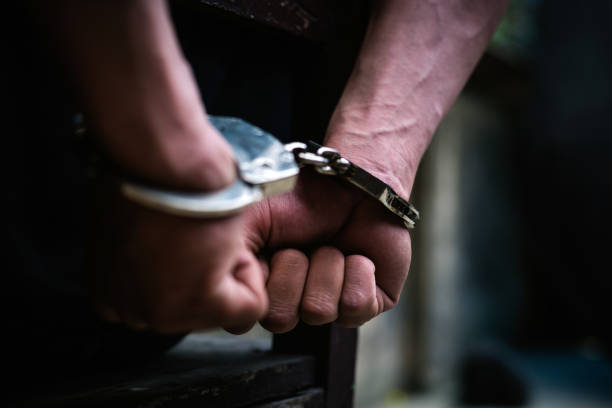 Tânăr, bătut pe o stradă din Focșani și urcat cu forța într-o mașină/ Doi bărbați au fost reținuți