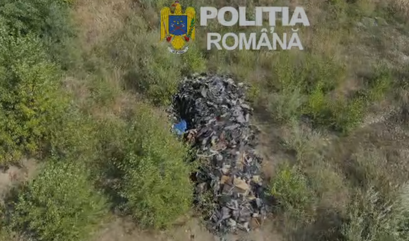 Caraş-Severin: Bărbat bănuit că ar fi abandonat deşeuri periculoase, reţinut de poliţişti/ Printre acestea, rezervoare auto, spoilere din plastic, bureţi şi scaune auto - VIDEO