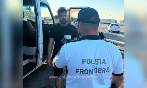 Infracţiuni, constatate pe drumurile din apropierea punctelor de frontieră. Şoferi care au intrat în România au prezentat acte false, fiind vorba fie de permise de conducere fie de documente ale maşinilor