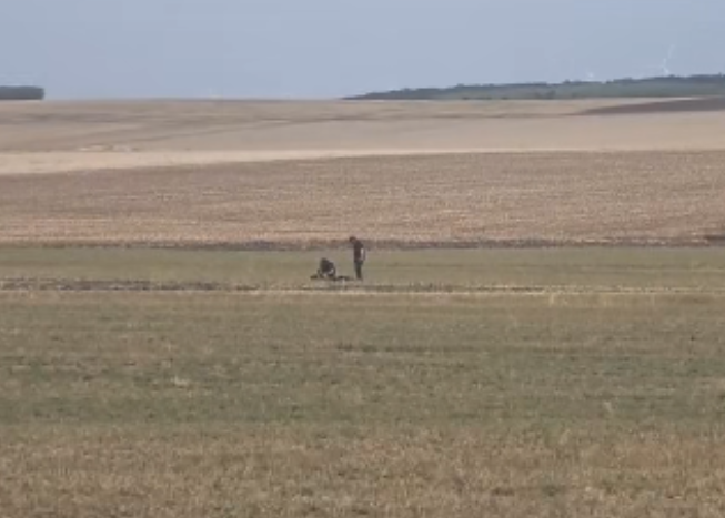 Dronă prăbușită pe un câmp din județul Vaslui/ Zona a fost izolată și va fi verificată de un echipaj pirotehnic al SRI