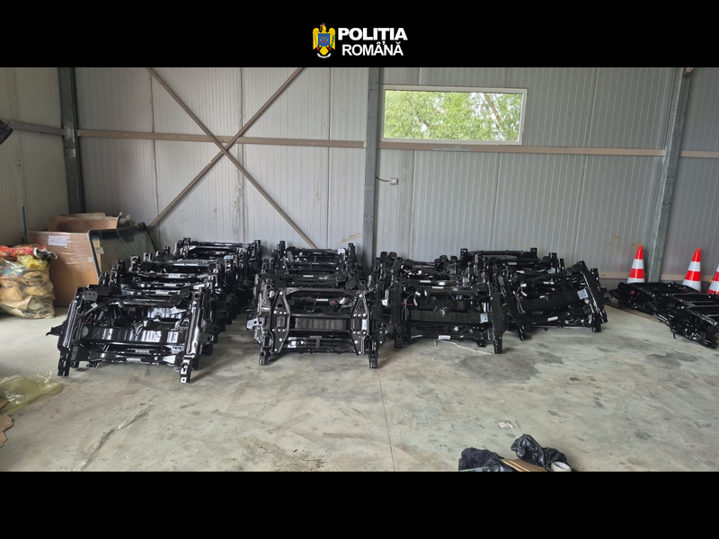 Piese auto susceptibile a fi contrafăcute, în valoare de peste 270.000 de euro, confiscate de poliţişti - FOTO