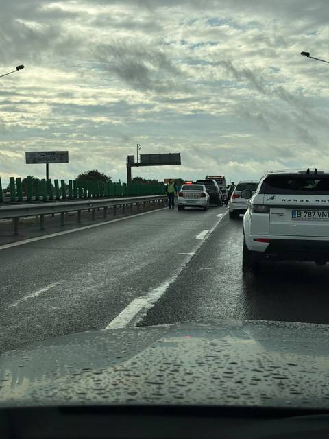 Coloană de maşini pe Autostrada Soarelui, în zona localităţii Drajna – Participanţii la trafic au semnalat două accidente rutiere