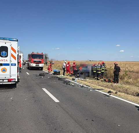 Dolj: O femeie a murit şi alte trei persoane au fost rănite după ce o maşină a intrat pe contrasens şi a lovit un autoturism 