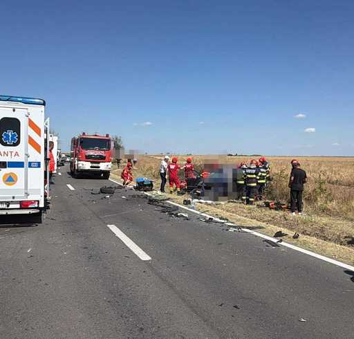 Dolj: O femeie a murit şi alte trei persoane au fost rănite după ce o maşină a intrat pe contrasens şi a lovit un autoturism