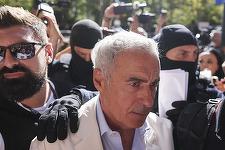 UPDATE - Călin Georgescu, ridicat din trafic de DIICOT. Percheziţii la locuinţa sa şi în alte imobile, într-un dosar de înşelăciune /Ionel Rusen, veriga dintre Georgescu şi dosarul de 1,1 mil. euro / Rusen, adus la audieri/ Georgescu a ajuns la DIICOT