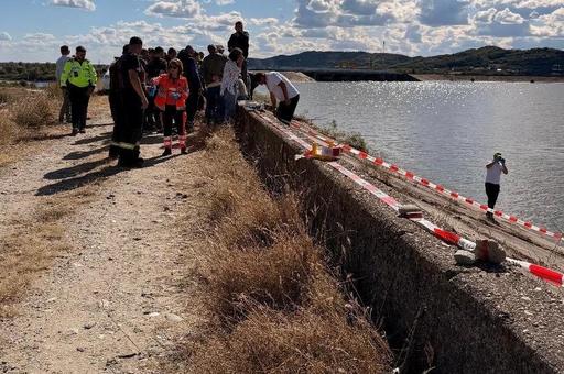 Vâlcea: Dosar penal pentru omor, în cazul tinerei găsite într-o valiză care plutea pe râul Olt/ Principalul suspect, un bărbat care ar fi părăsit România înaintea descoperirii faptei/ Moartea tinerei a fost violentă