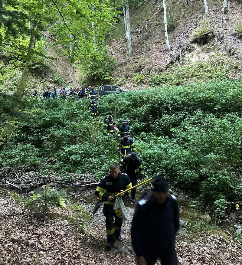 Vâlcea: A cincea zi de intervenție pentru stingerea unui incendiu de fond forestier izbucnit în zona Băile Olănești și care s-a extins pe 31 de hectare