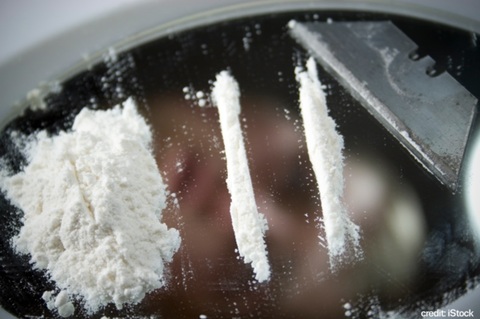 Braşov: Doi români şi un columbian, prinşi în flagrant în timp ce aveau asupra lor 300 de grame de cocaină pe care voiau să o vândă pentru 24.000 de euro
