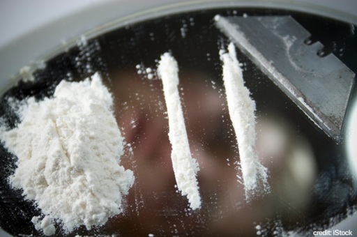 Braşov: Doi români şi un columbian, prinşi în flagrant în timp ce aveau asupra lor 300 de grame de cocaină pe care voiau să o vândă pentru 24.000 de euro