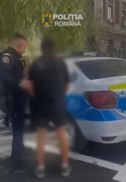 Bucureşti: Bărbat, arestat preventiv după ce ar fi sărit gardul unui imobil din Sectorul 6, furând bunuri de pe terasă, şi i-a ameninţat cu un cuţit pe poliţiştii care l-au prins - VIDEO