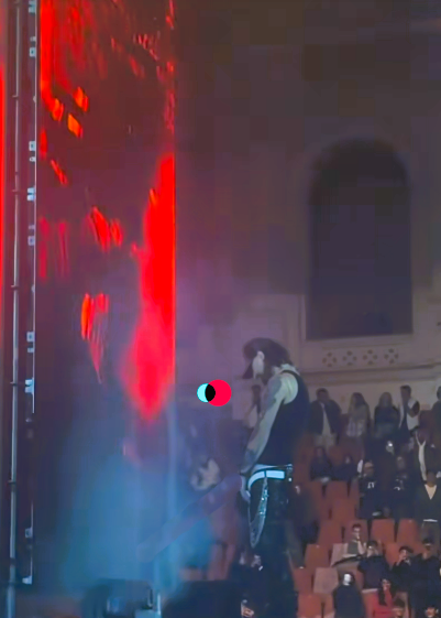 Trapper cercetat după ce a urinat pe scenă în timpul unui concert la Bucureşti