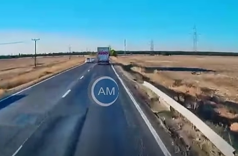 Un TIR şi două maşini s-au ciocnit în judeţul Mehedinţi / Trei persoane au fost rănite şi duse la spital