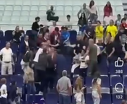 Bătaie între părinţii suporteri la un meci de handbal pentru junioare, în Timişoara/ Poliţia face verificări - VIDEO