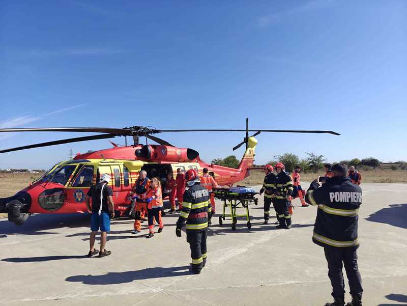 Navă lovită de dronă în Marea Neagră – ANR: Opt marinari sunt în stare bună și vor fi preluați de navele de salvare / Trei răniți au fost preluați de elicopterul MAI