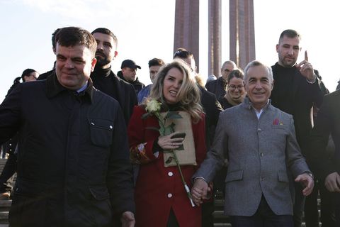 UPDATE - Soţia lui Călin Georgescu, la DIICOT. Şi fostul candidat la alegerile prezidenţiale a fost adus cu duba la sediul DIICOT