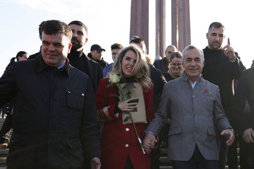 UPDATE - Soţia lui Călin Georgescu, la DIICOT. Şi fostul candidat la alegerile prezidenţiale a fost adus cu duba la sediul DIICOT