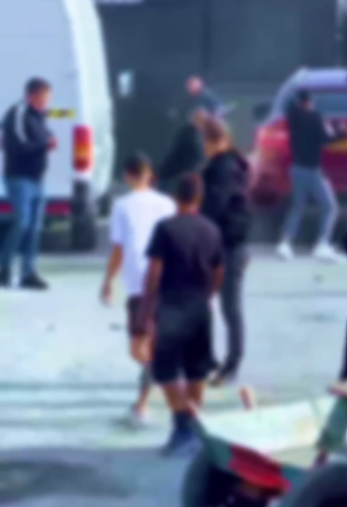 Constanţa: Şapte bărbaţi s-au luat la bătaie pe o stradă din Medgidia, iar poliţiştii au tras un foc de avertisment pentru ca scandalul să se încheie / Două maşini au fost avariate / Cei şapte, reţinuţi pentru 24 de ore - VIDEO 