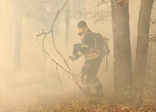 IGSU: Riscul de reaprindere şi propagare a incendiului din Parcul Naţional Domogled se menţine ridicat în perioada 8-10 octombrie, în condiţiile în care vegetaţia rămâne uscată în profunzime/ Momentul critic, în 11 octombrie, când va fi vânt puternic