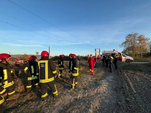 Grav accident feroviar în judeţul Harghita - Doi adolescenţi au murit, după ce motocicleta pe care circulau au fost lovită de un tren