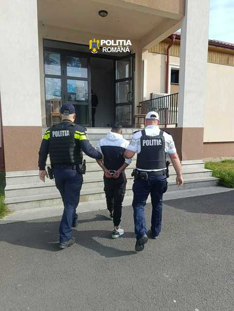 Maramureş: Bărbat reţinut după ce şi-a bătut partenera pe stradă. El a lovit-o în faţă, femeia căzând la pământ.  Mai mulţi oameni au asistat la scenele violente
