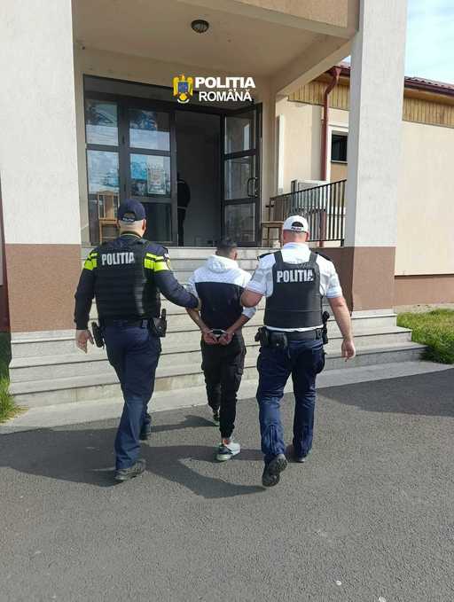 Maramureş: Bărbat reţinut după ce şi-a bătut partenera pe stradă. El a lovit-o în faţă, femeia căzând la pământ.  Mai mulţi oameni au asistat la scenele violente
