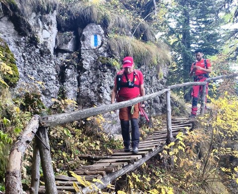 Salvamont Sinaia atrage atenţia asupra faptului că deplasarea pe munte poate deveni provocatoare pentru turiştii neechipaţi corespunzător, în condiţiile în care vremea se răceşte şi se anunţă precipitaţii şi ceaţă 
