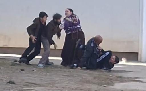 Timişoara: Profesor de sport, luat de bătaie de părinţii unui elev/ Incidentul a avut loc în curtea unităţii de învăţământ