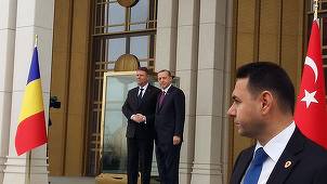 Klaus Iohannis, primit la Palatul prezidenţial al lui Recep Erdogan cu o ceremonie fastuoasă, cu 21 de salve de tun