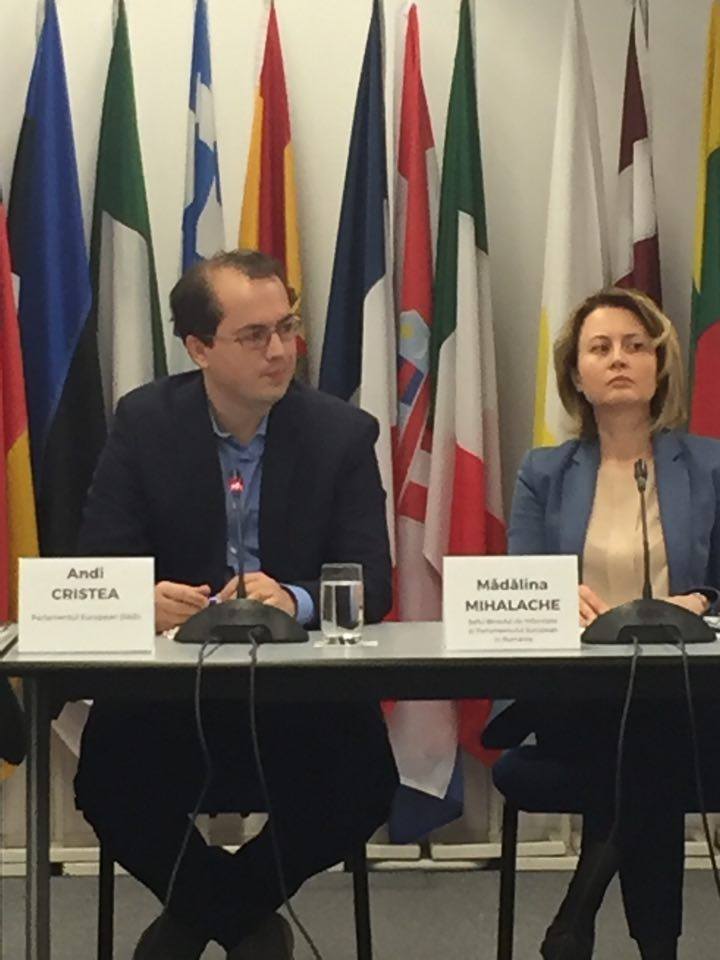 Eurodeputat, despre criza refugiaţilor: Există un deficit de informare corectă şi avem accese de isterie în discursuri