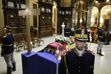 Preşedintele Republicii Moldova şi soţia sa au depus o coroană de flori la Castelul Peleş, în memoria Reginei Ana