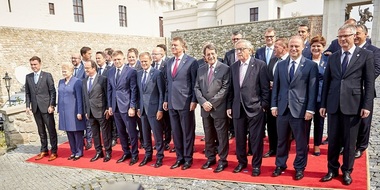 Klaus Iohannis, în centrul fotografiilor de la reuniunea Consiliului European de la Bratislava. FOTO