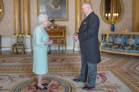 Dan Mihalache i-a prezentat reginei Elisabeta a II-a scrisorile de acreditare ca ambasador în Marea Britanie