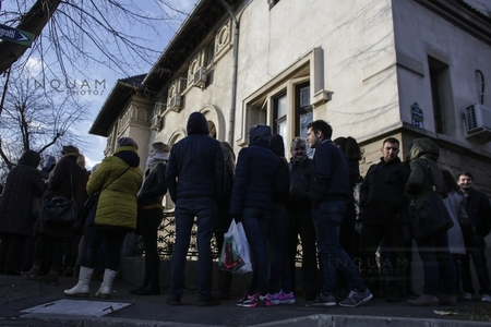 REPORTAJ: Basarabenii din Bucureşti au votat cu gândul la Unire: Dodon ne îngroapă acolo, singura şansă e Maia Sandu şi Unirea - FOTO