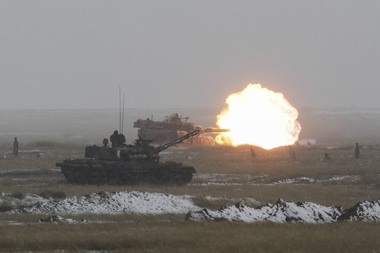 Galaţi: Exerciţiu de luptă cu muniţie reală, desfăşurat joi de către militari americani şi români la Poligonul Smârdan. FOTO