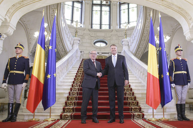 Preşedintele Comisiei Europene participă, la Cotroceni, la recepţia oferită de preşedintele Iohannis. Multumesc, Jean Claude, că ai acceptat invitaţia mea VIDEO
