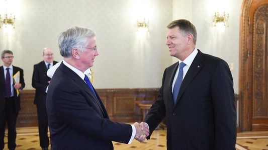 Ministrul britanic al Apărării a felicitat România pentru eforturile întreprinse în cadrul NATO şi creşterea alocărilor